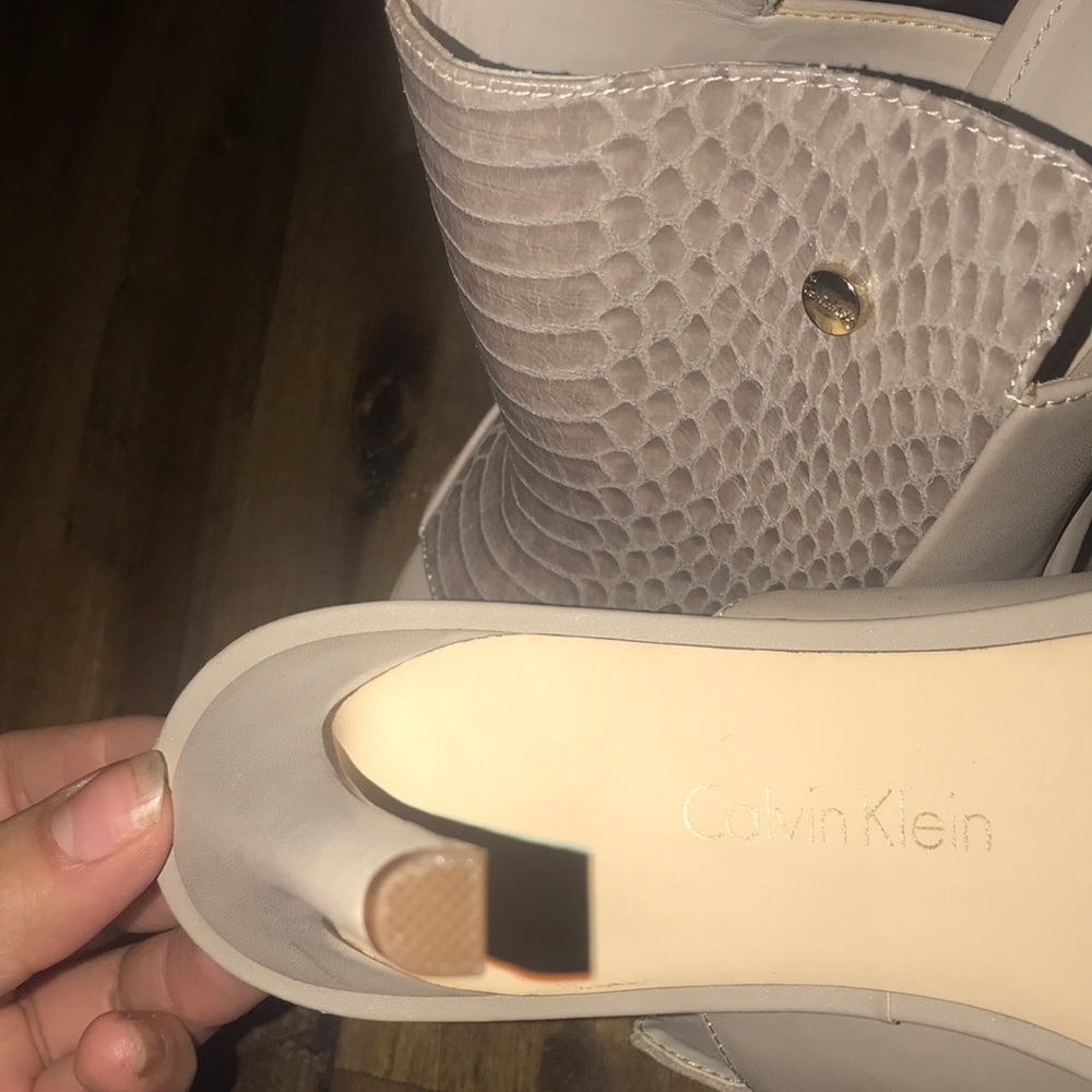 Heels - Picture 3 of 3